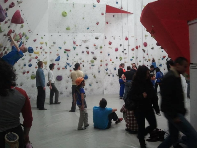  General view of the public before the climb